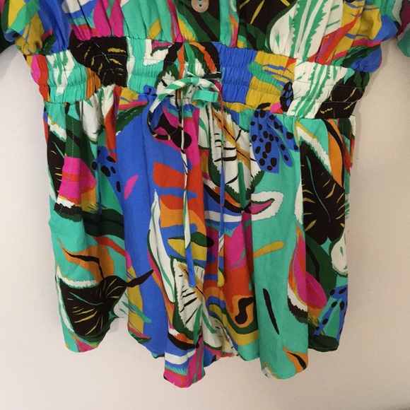 NEW Palms Away Tropical Romper. Small - Picture 4 of 8